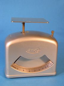letter scale, maker Syro