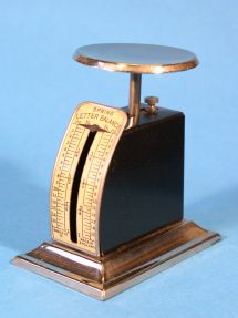 letter scale, maker M.M. & S.