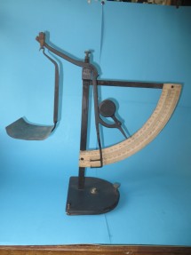 letter scale, maker R. Bischoff