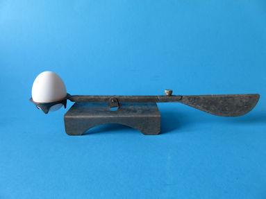 scale with egg
