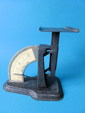 Ideal letter scale, maker Triner
