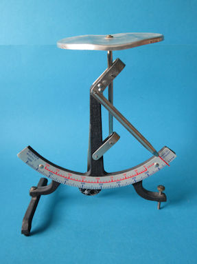 letter scale, maker Kvama