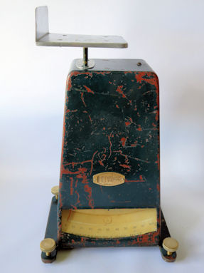 letter scale, maker M. Chenat