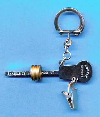 achterzijde sleutelhanger en brievenweger